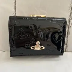 U-0007】Vivienne Westwood エナメル 三つ折り財布 黒 - メルカリ