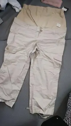 新品未使用マタニティーベージュパンツ