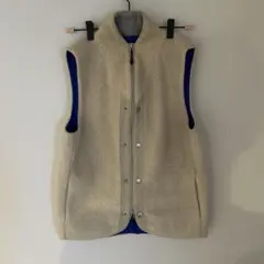 カーリー　ベージュ フリース ジップアップベスト