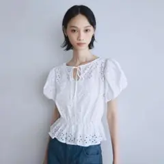 新品未使用】EGGKA Vネック半袖ブラウス - メルカリ
