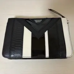 ビクトリアシークレット　バッグ ブラック ホワイトのサムネイル
