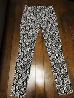 ❤️ローリーズファーム　スキニーパンツ　ストレッチ　S相当のXS