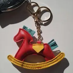 カラフル ロッキングホース（赤） キーホルダー 馬　ロデオチャーム　午年