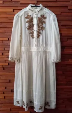 美品　ロイスクレヨン 千鳥柄柄　刺繍入り　フレアワンピース 風　ロングコート 美品ロイスクレヨン 千鳥柄柄刺繍入りフレアワンピース 風ロングコート