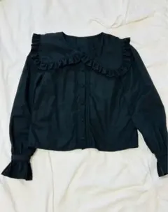 ビック襟　黒ブラウス