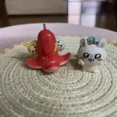 ウサギとタコのマスコット チェーン付き　ちいかわとモモンガ