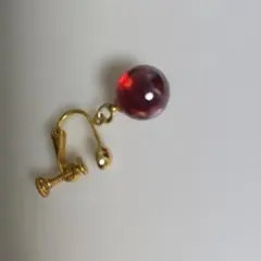 赤色ドロップ型イヤリング ゴールドメッキ