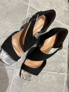 クロスストラップオープントゥサンダル