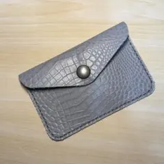 本革手縫いカードケース　クロコ型押しグレー