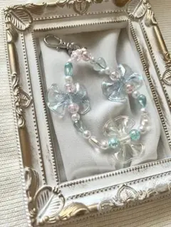 【ハンドメイド】ビーズキーホルダー ビーズストラップ コレクトブック ブルー