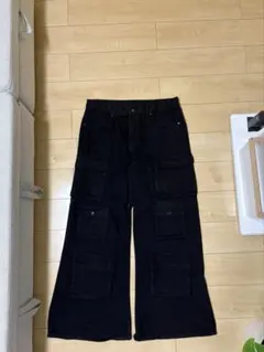 ブラックカーゴパンツ