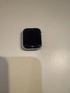 Apple Watch SE(GPSモデル)- 40mmシルバー