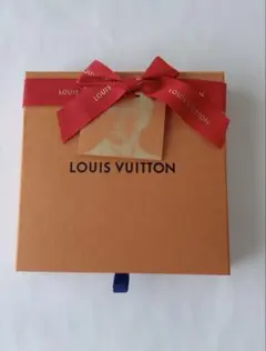 LOUIS VUITTON ギフトボックス 限定 リボン付きのサムネイル