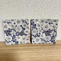 ハンドメイド　ブルーグレー系のオシャレなお花柄＆格子柄のコースター　２枚セット