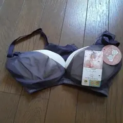ギリギリお値下げ、Lサイズ グレーとホワイトのブラジャー