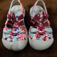 Keen カラフル花柄サンダル 11
