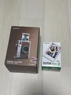 FUJIFILM instax mini Evo とフィルム20枚入り