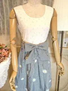 チェスティ　ワンピース０　刺繍フラワーモチーフ　上身頃レースホワイトのサムネイル