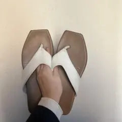 ホワイト フラットサンダル クロスストラップ