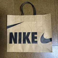 NIKE ナイキ　紙袋　ショッピングバッグ　　　　　スポーツショップのサムネイル