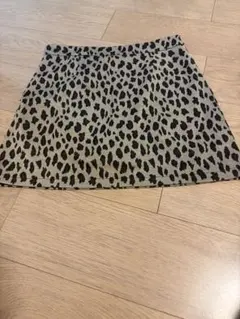 ヒョウ柄タイトスカート