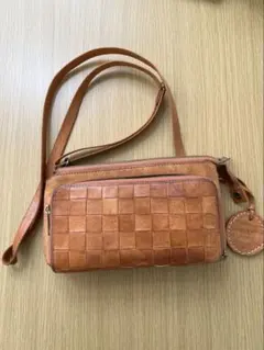 レザーショルダーバッグ 編み込みデザイン