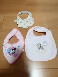 ミニーマウス スタイ 3点セット　Disney おまけ２枚つき