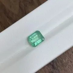 天然エメラルド1.941ct、鑑別書付き - メルカリ