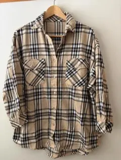 ベージュ・ブラック チェック柄 長袖シャツ