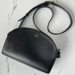 値下げ可】A.P.C. ハーフムーンバッグ ブラック +保存袋つき - メルカリ