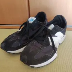 New Balance 327 ブラック ホワイト スニーカーのサムネイル