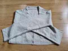 グレー Vネック カーディガン 4つボタン