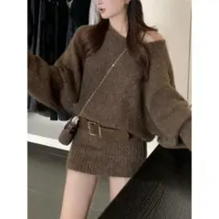 ブラウンオフショルダーニットショート丈