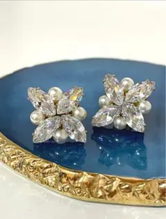 クリスタル パール フラワーデザイン ピアス