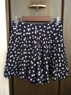 アールシーヴ 小花柄キュロットのサムネイル