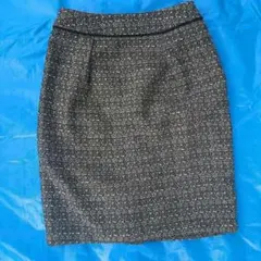 ワールド 黒と白のツイードタイトスカート
