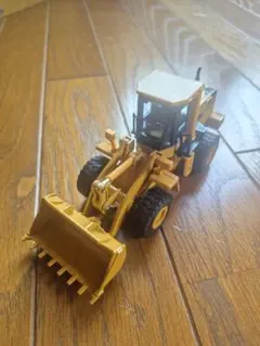 希少 建機ミニチュア模型 1/50スケールモデル スクレープドーザ