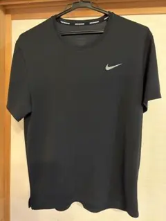 Nike DRI-FIT ランニング トレーニング 黒 Tシャツ Mサイズのサムネイル