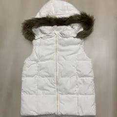 未使用品　GAPホワイトファー付きダウンベスト 130cm