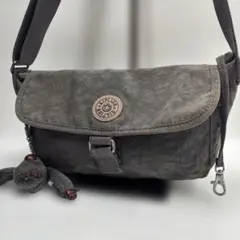 良品✨ Kipling ショルダーバッグ フラップ ナイロン グレージュのサムネイル