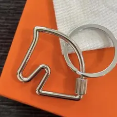 新品未使用 馬モチーフ チャーム キーホルダー ユニークシルエット