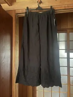 黒い刺繍入りペチコートパンツ　パンツ　未使用品