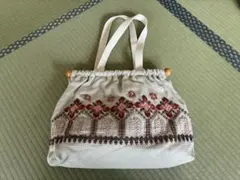 花柄刺繍のハンドバッグ