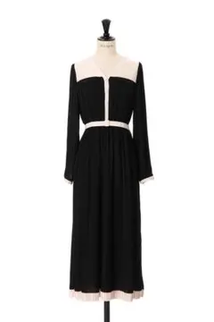 Herlipto Point Lace Pleated Dress