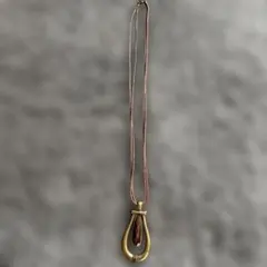 ユニークなデザインのネックレス