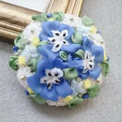 ちゃい**(プロフ読んでね)様 リクエスト ハンドメイド　刺繍ブローチ