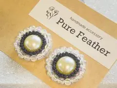 ハンドメイドビーズ刺繍ピアス／イヤリングNo.129パールカボションクリスマス