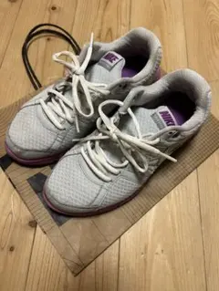 ナイキ スニーカー 紫 グレー 灰色 ランニングシューズ 24.5cm