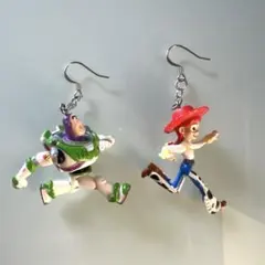 トイストーリー　ジェシー　バズライトイヤー　ピアス