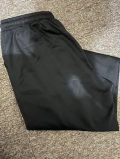 黒いスウェットパンツ ポリエステル製